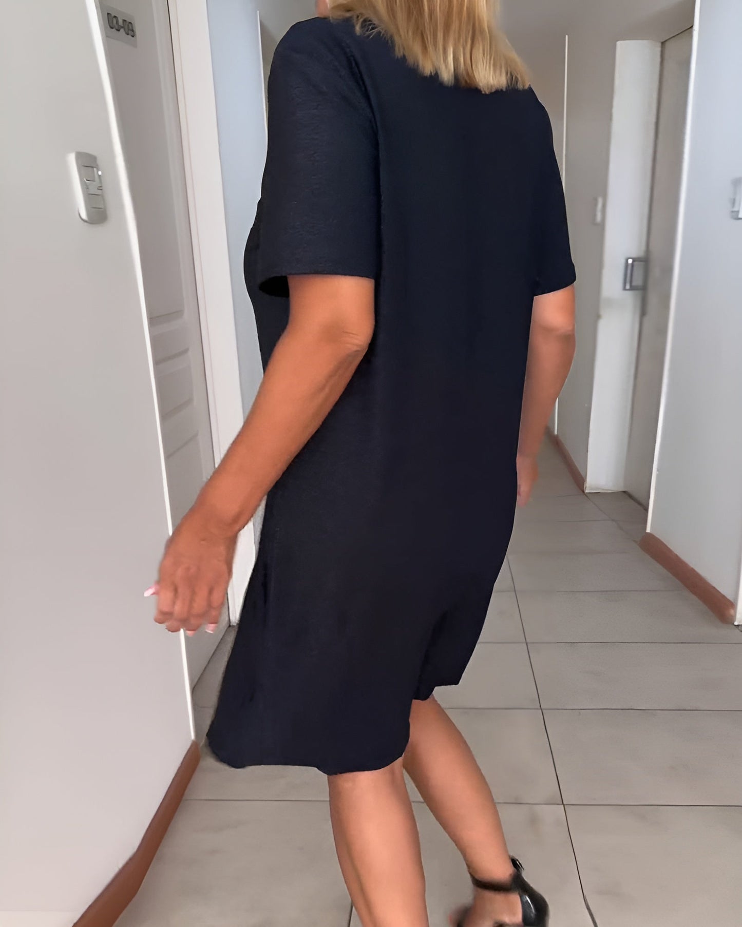 Laurence | Robe Élégante Rassemblée avec Décolleté en V