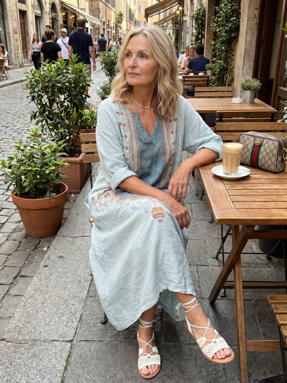 Kassiani | Robe Midi Oversize à Poche Brodée avec Panneau Ornamental