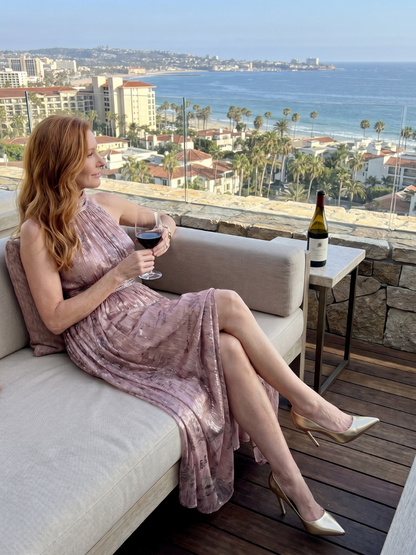 Imogen | Robe midi sans manches à finition texturée