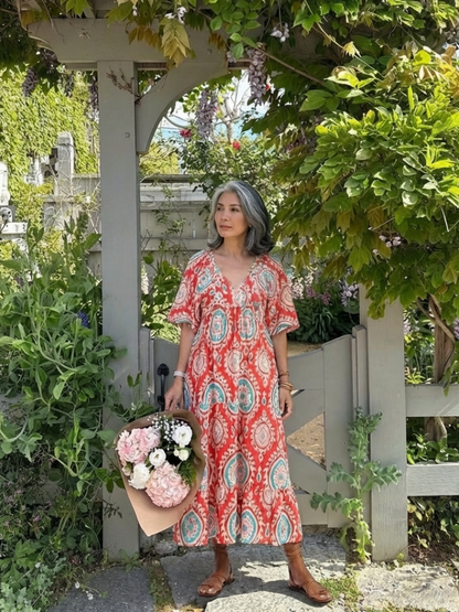 Zaria | Robe midi à manches courtes avec imprimé Paisley et décolleté en V