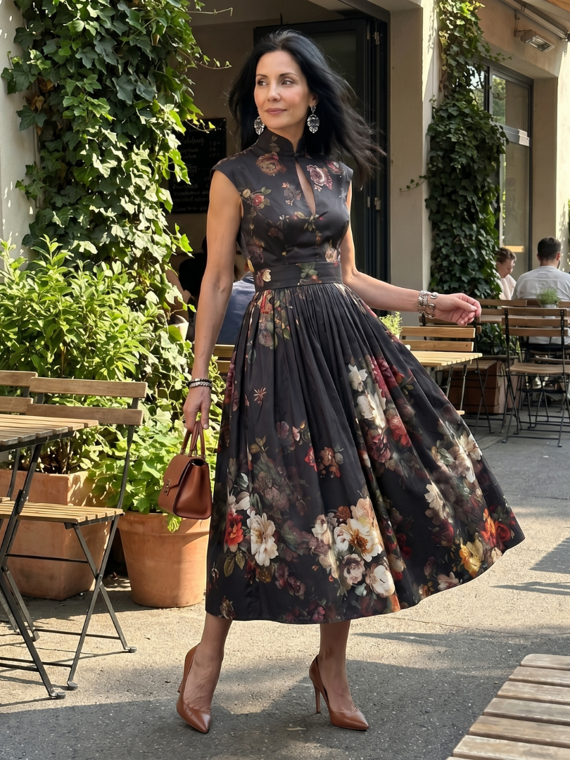 Greta | Robe midi plissée à col montant et ouverture clé