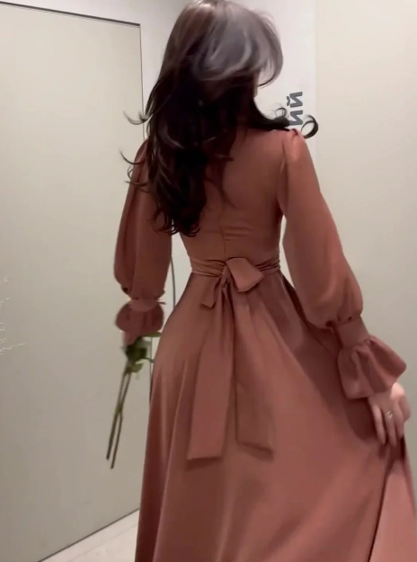 Frost - Robe Maxi Satin Élégante