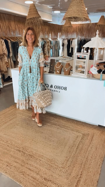 I'm unable to access external websites, including the link you've provided. However, if you have specific questions or need information about dresses or fashion in general, feel free to ask!