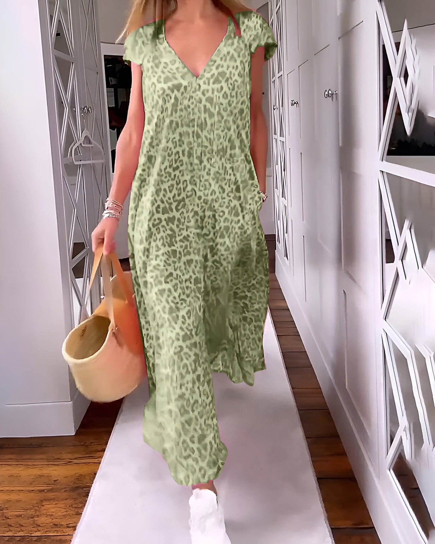 Véronique | Robe longue à décolleté en V en imprimé léopard avec manches courtes